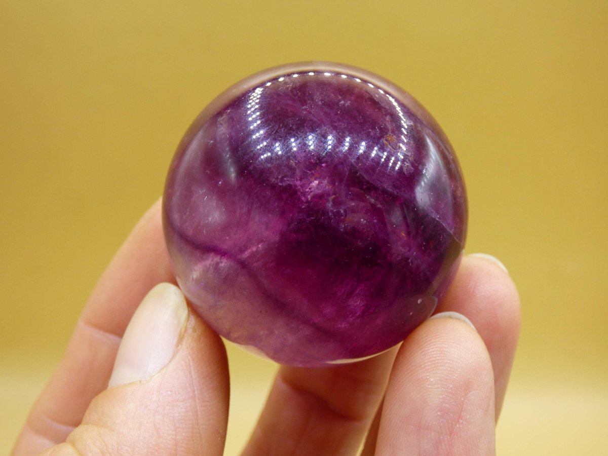 Fluorit lila pink rosa rot ~ Magische Edelstein Kugel Massage & Deko Sphere Crystal Spielkugel Meditation HIPPIE Ethno Heilstein Naturschatz - Art of Nature Berlin