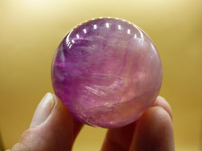 Fluorit lila pink rosa rot ~ Magische Edelstein Kugel Massage & Deko Sphere Crystal Spielkugel Meditation HIPPIE Ethno Heilstein Naturschatz - Art of Nature Berlin