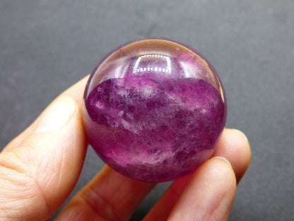 Fluorit lila pink rosa rot ~ Magische Edelstein Kugel Massage & Deko Sphere Crystal Spielkugel Meditation HIPPIE Ethno Heilstein Naturschatz - Art of Nature Berlin