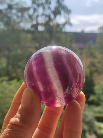 Fluorit lila pink rosa rot ~ Magische Edelstein Kugel Massage & Deko Sphere Crystal Spielkugel Meditation HIPPIE Ethno Heilstein Naturschatz - Art of Nature Berlin