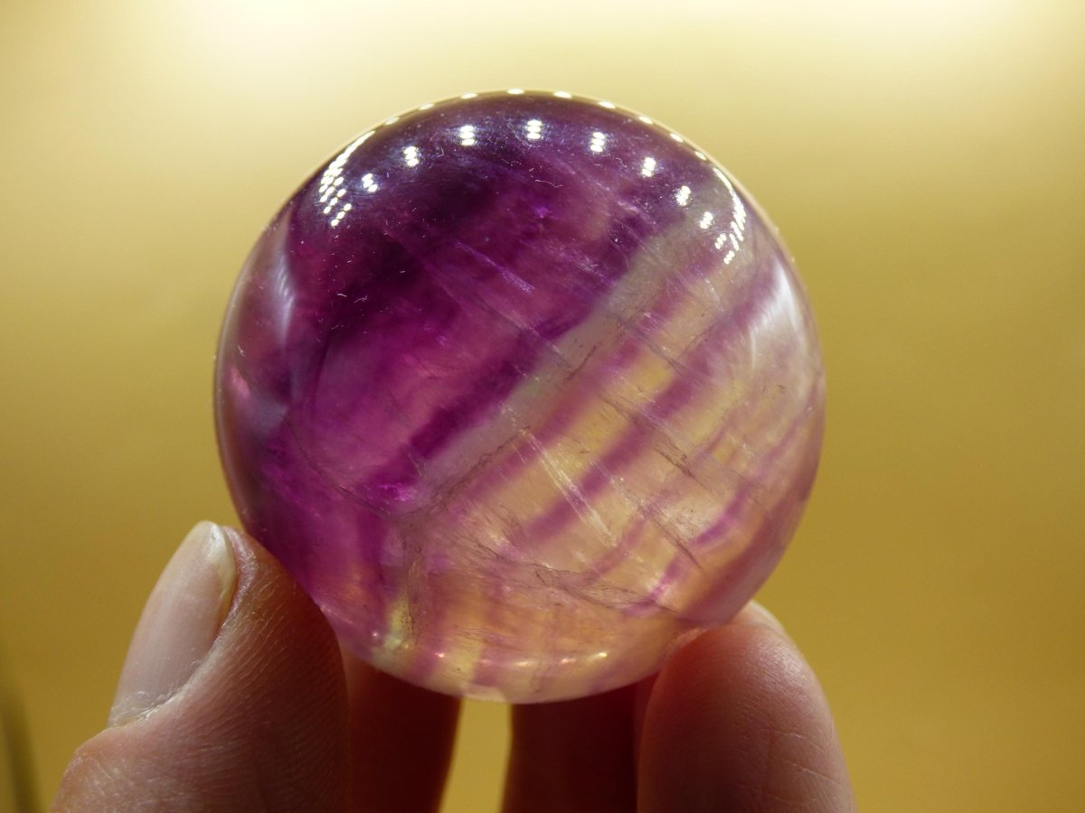 Fluorit lila pink rosa rot ~ Magische Edelstein Kugel Massage & Deko Sphere Crystal Spielkugel Meditation HIPPIE Ethno Heilstein Naturschatz - Art of Nature Berlin
