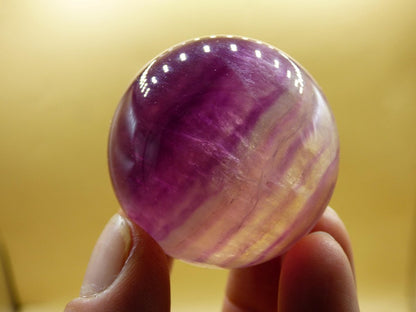 Fluorit lila pink rosa rot ~ Magische Edelstein Kugel Massage & Deko Sphere Crystal Spielkugel Meditation HIPPIE Ethno Heilstein Naturschatz - Art of Nature Berlin