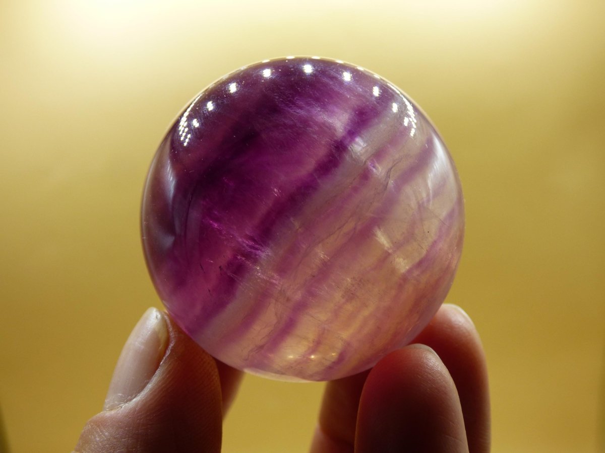 Fluorit lila pink rosa rot ~ Magische Edelstein Kugel Massage & Deko Sphere Crystal Spielkugel Meditation HIPPIE Ethno Heilstein Naturschatz - Art of Nature Berlin