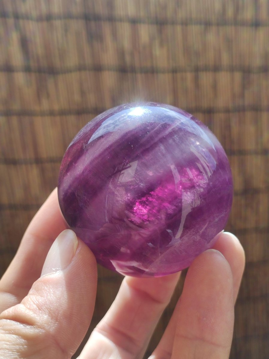 Fluorit lila pink rosa rot ~ Magische Edelstein Kugel Massage & Deko Sphere Crystal Spielkugel Meditation HIPPIE Ethno Heilstein Naturschatz - Art of Nature Berlin