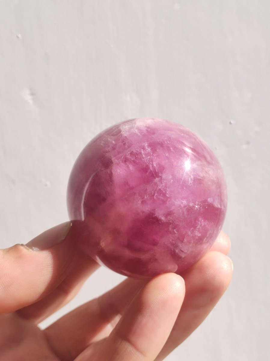 Fluorit pink rosa rot ~ Magische Edelstein Kugel Massage & Deko Sphere Crystal Spielkugel Meditation HIPPIE GOA Ethno Heilstein Naturschatz - Art of Nature Berlin