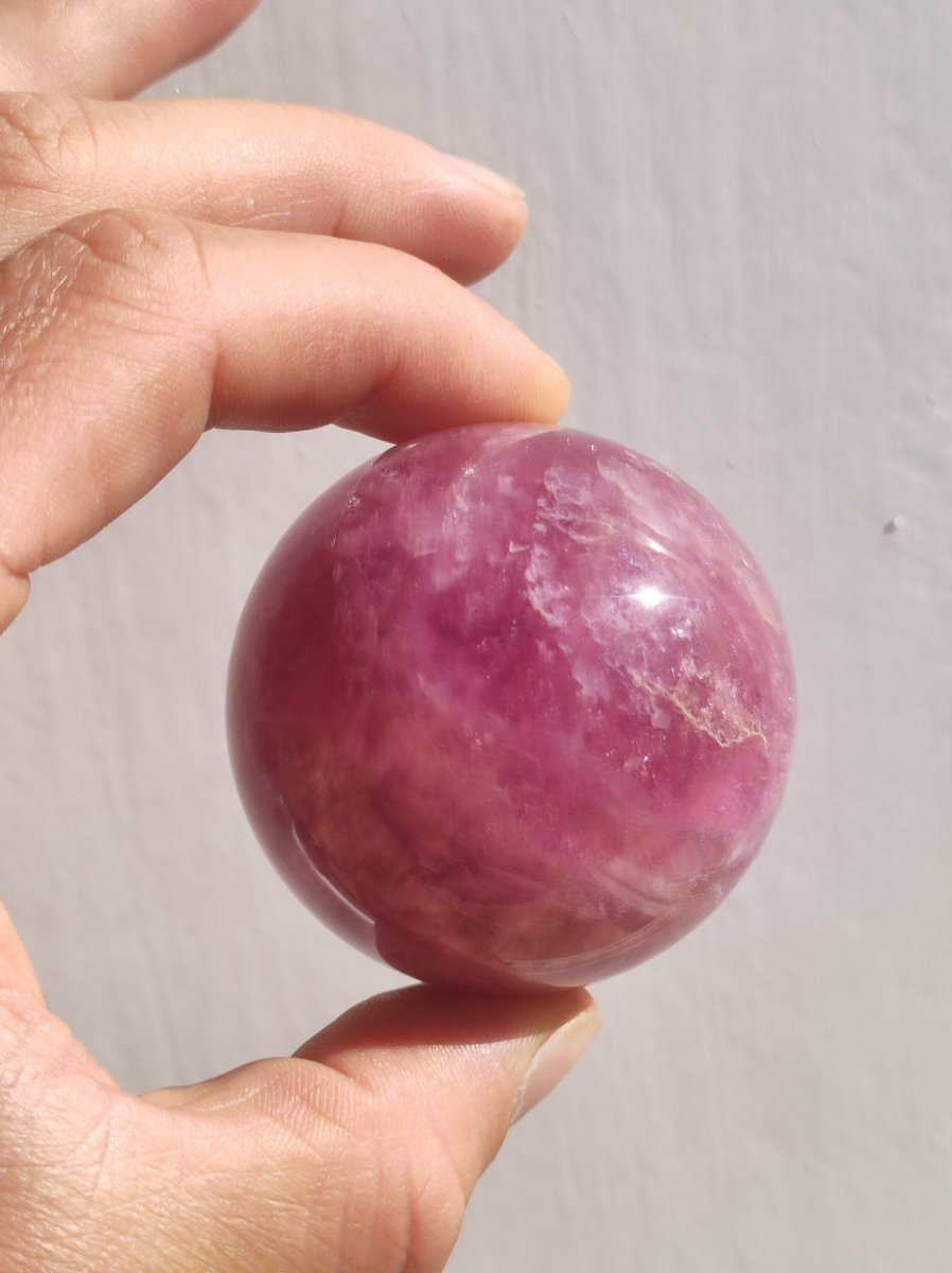 Fluorit pink rosa rot ~ Magische Edelstein Kugel Massage & Deko Sphere Crystal Spielkugel Meditation HIPPIE GOA Ethno Heilstein Naturschatz - Art of Nature Berlin