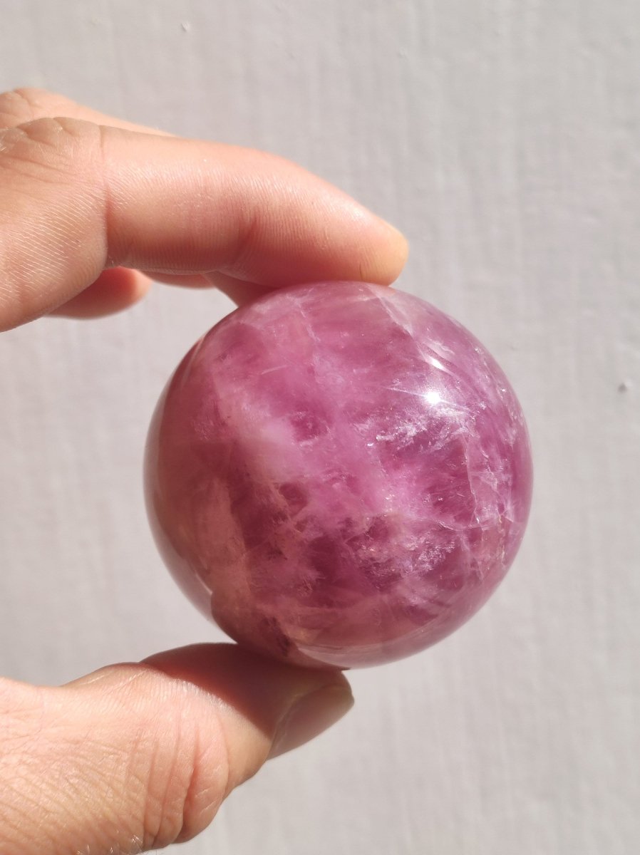 Fluorit pink rosa rot ~ Magische Edelstein Kugel Massage & Deko Sphere Crystal Spielkugel Meditation HIPPIE GOA Ethno Heilstein Naturschatz - Art of Nature Berlin