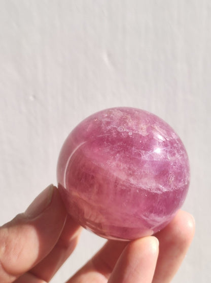 Fluorit pink rosa rot ~ Magische Edelstein Kugel Massage & Deko Sphere Crystal Spielkugel Meditation HIPPIE GOA Ethno Heilstein Naturschatz - Art of Nature Berlin