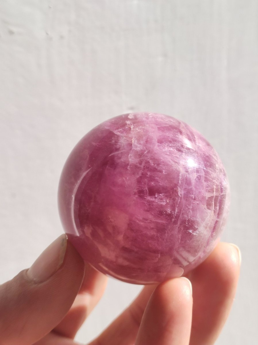 Fluorit pink rosa rot ~ Magische Edelstein Kugel Massage & Deko Sphere Crystal Spielkugel Meditation HIPPIE GOA Ethno Heilstein Naturschatz - Art of Nature Berlin