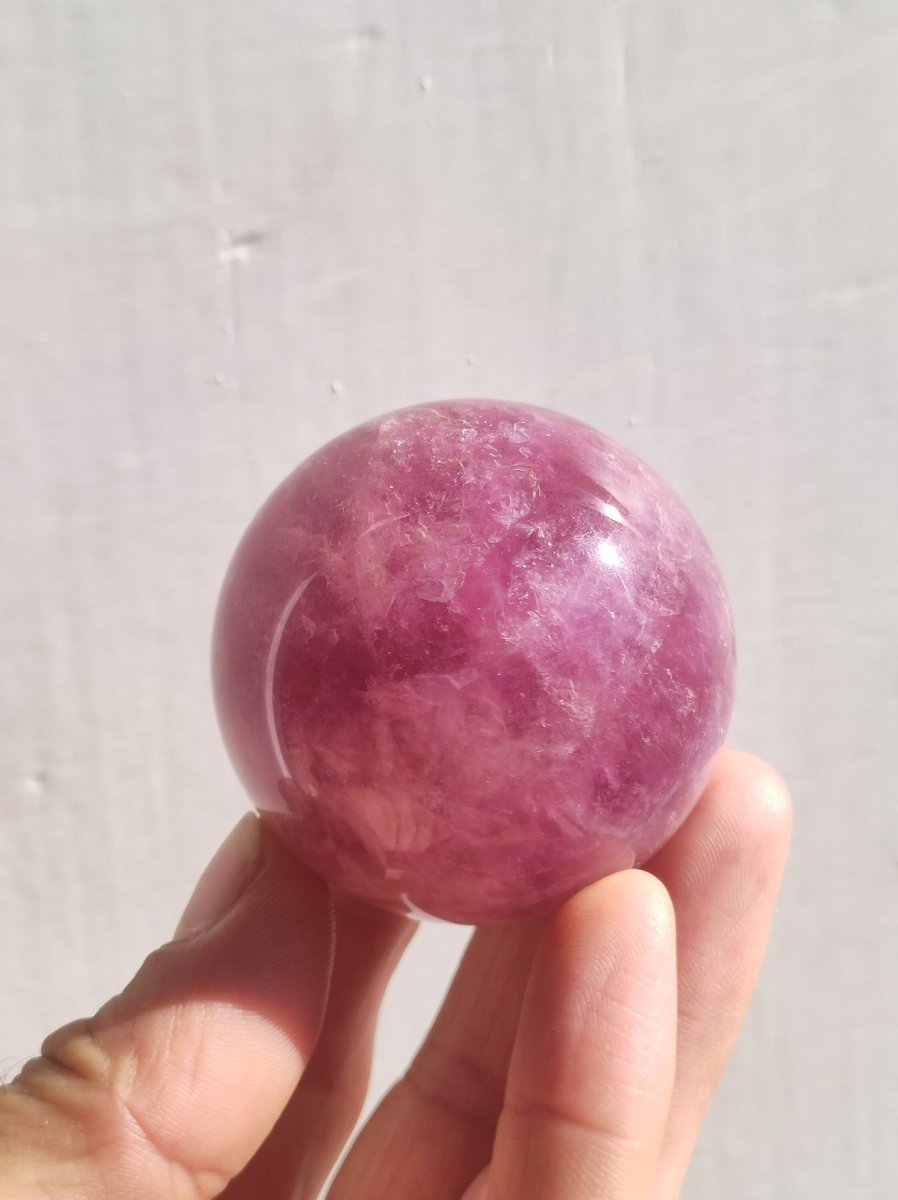 Fluorit pink rosa rot ~ Magische Edelstein Kugel Massage & Deko Sphere Crystal Spielkugel Meditation HIPPIE GOA Ethno Heilstein Naturschatz - Art of Nature Berlin