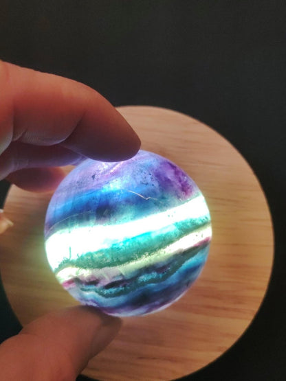 Fluorit Regenbogen Edelstein Kugel Deko Sphere Massage Kristall Spielkugel Meditation Heilstein Frau Mann Geschenk Er Sie Haus Energie Traum - Art of Nature Berlin