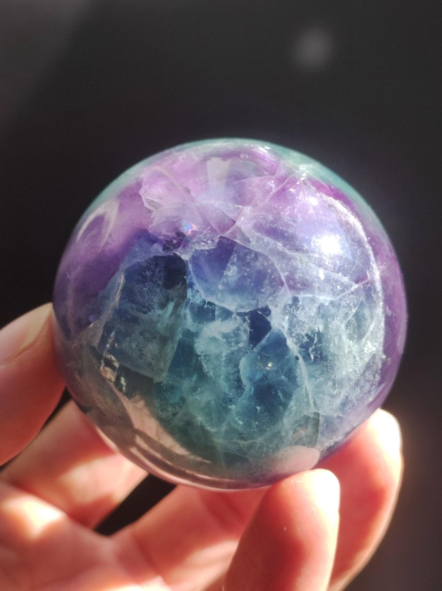 Fluorit Regenbogen Edelstein Kugel Deko Sphere Massage Kristall Spielkugel Meditation Heilstein Frau Mann Geschenk Er Sie Haus Energie Traum - Art of Nature Berlin
