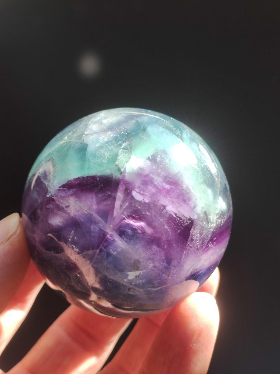 Fluorit Regenbogen Edelstein Kugel Deko Sphere Massage Kristall Spielkugel Meditation Heilstein Frau Mann Geschenk Er Sie Haus Energie Traum - Art of Nature Berlin