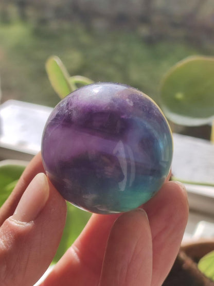 Fluorit Regenbogen Edelstein Kugel Deko Sphere Massage Kristall Spielkugel Meditation Heilstein Frau Mann Geschenk Er Sie Haus Energie Traum - Art of Nature Berlin