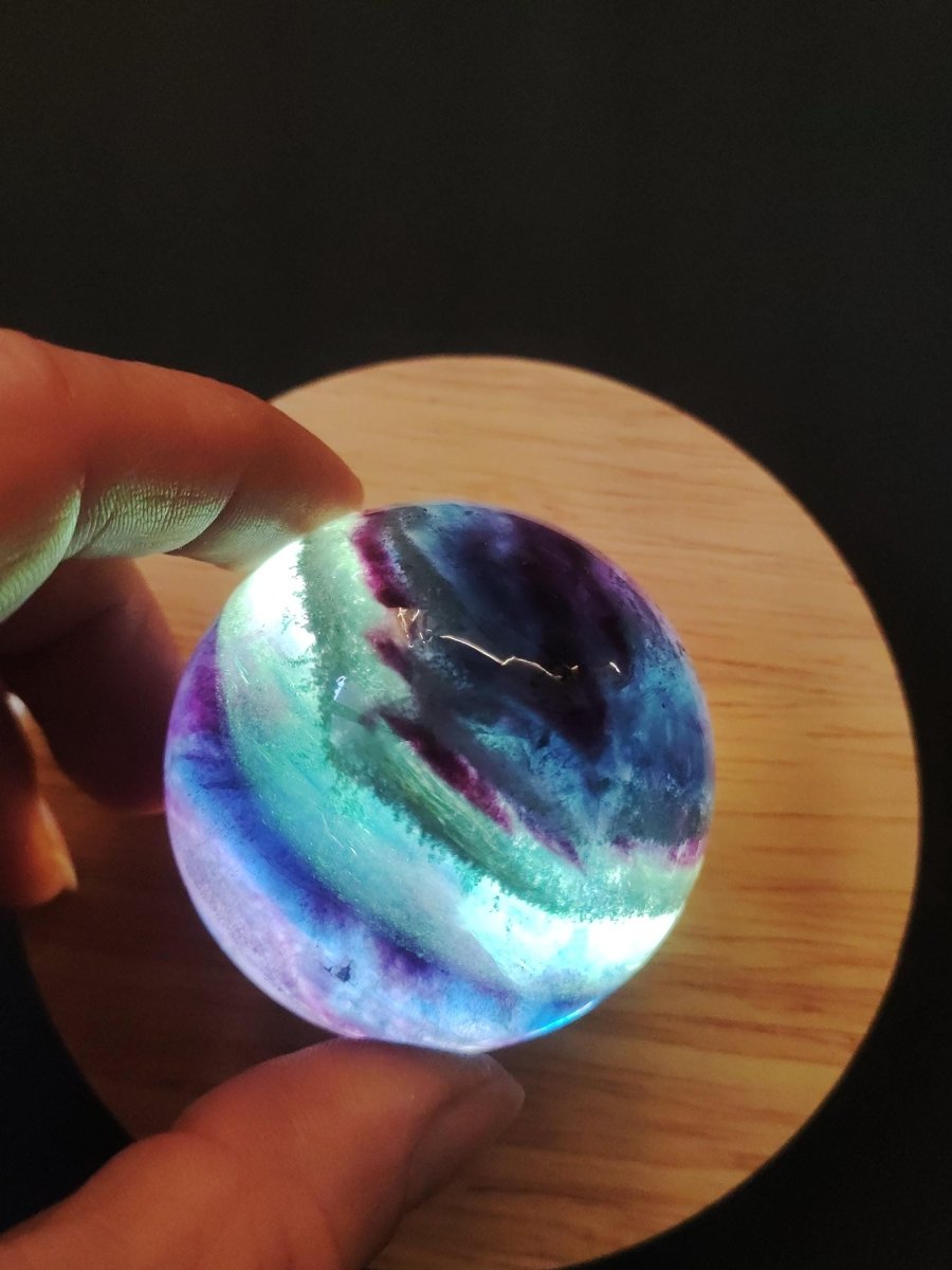 Fluorit Regenbogen Edelstein Kugel Deko Sphere Massage Kristall Spielkugel Meditation Heilstein Frau Mann Geschenk Er Sie Haus Energie Traum - Art of Nature Berlin