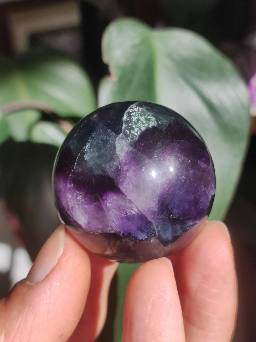 Fluorit Regenbogen Edelstein Kugel Deko Sphere Massage Kristall Spielkugel Meditation Heilstein Frau Mann Geschenk Er Sie Haus Energie Traum - Art of Nature Berlin