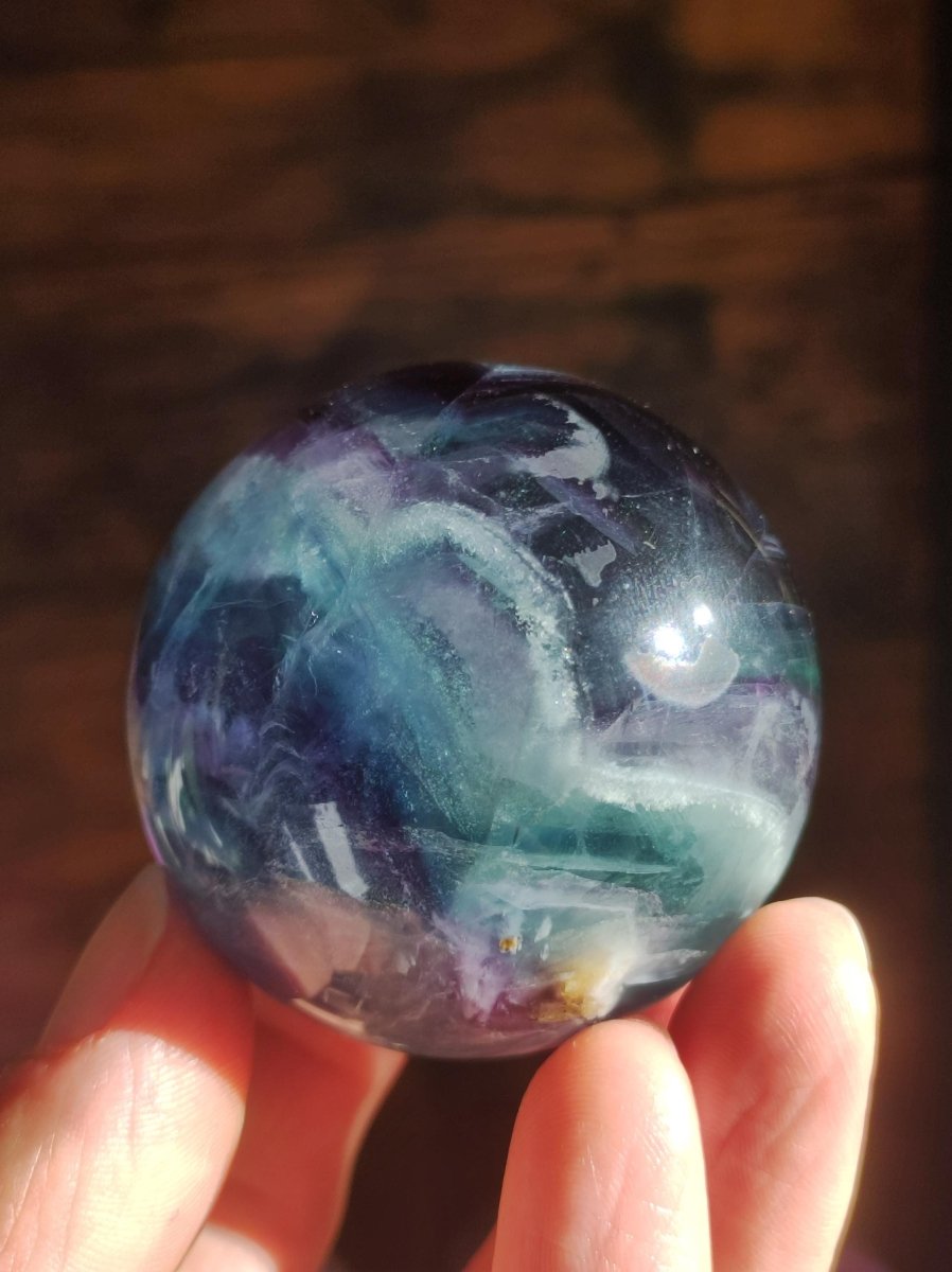 Fluorit Regenbogen Edelstein Kugel Deko Sphere Massage Kristall Spielkugel Meditation Heilstein Frau Mann Geschenk Er Sie Haus Energie Traum - Art of Nature Berlin