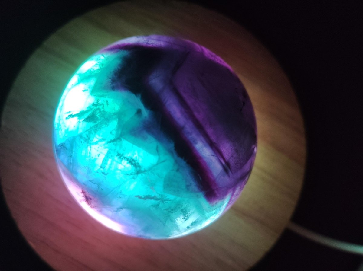 Fluorit Regenbogen Edelstein Kugel Deko Sphere Massage Kristall Spielkugel Meditation Heilstein Frau Mann Geschenk Er Sie Haus Energie Traum - Art of Nature Berlin