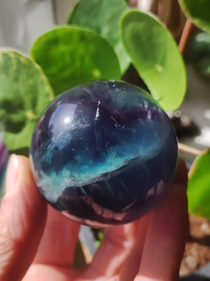 Fluorit Regenbogen Edelstein Kugel Deko Sphere Massage Kristall Spielkugel Meditation Heilstein Frau Mann Geschenk Er Sie Haus Energie Traum - Art of Nature Berlin
