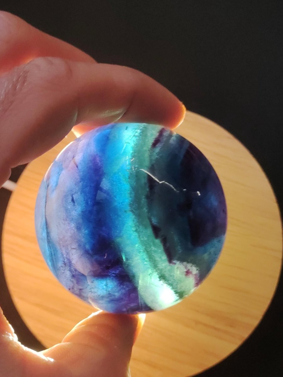 Fluorit Regenbogen Edelstein Kugel Deko Sphere Massage Kristall Spielkugel Meditation Heilstein Frau Mann Geschenk Er Sie Haus Energie Traum - Art of Nature Berlin