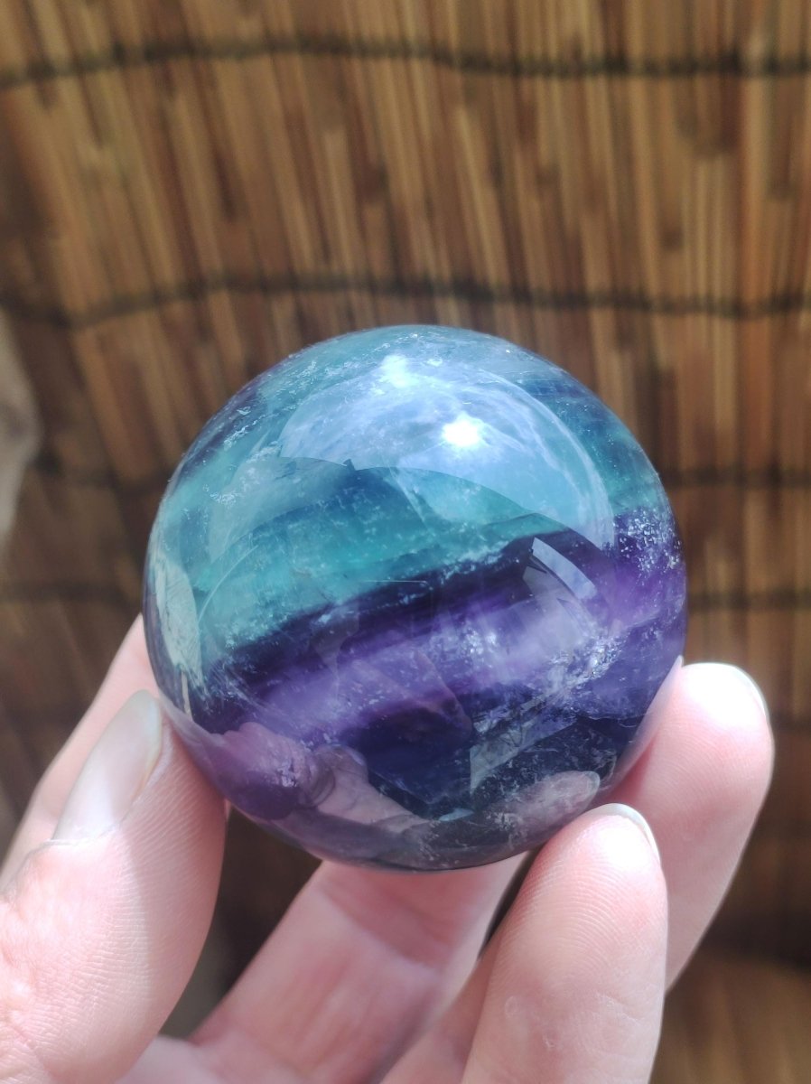 Fluorit Regenbogen Edelstein Kugel Deko Sphere Massage Kristall Spielkugel Meditation Heilstein Frau Mann Geschenk Er Sie Haus Energie Traum - Art of Nature Berlin