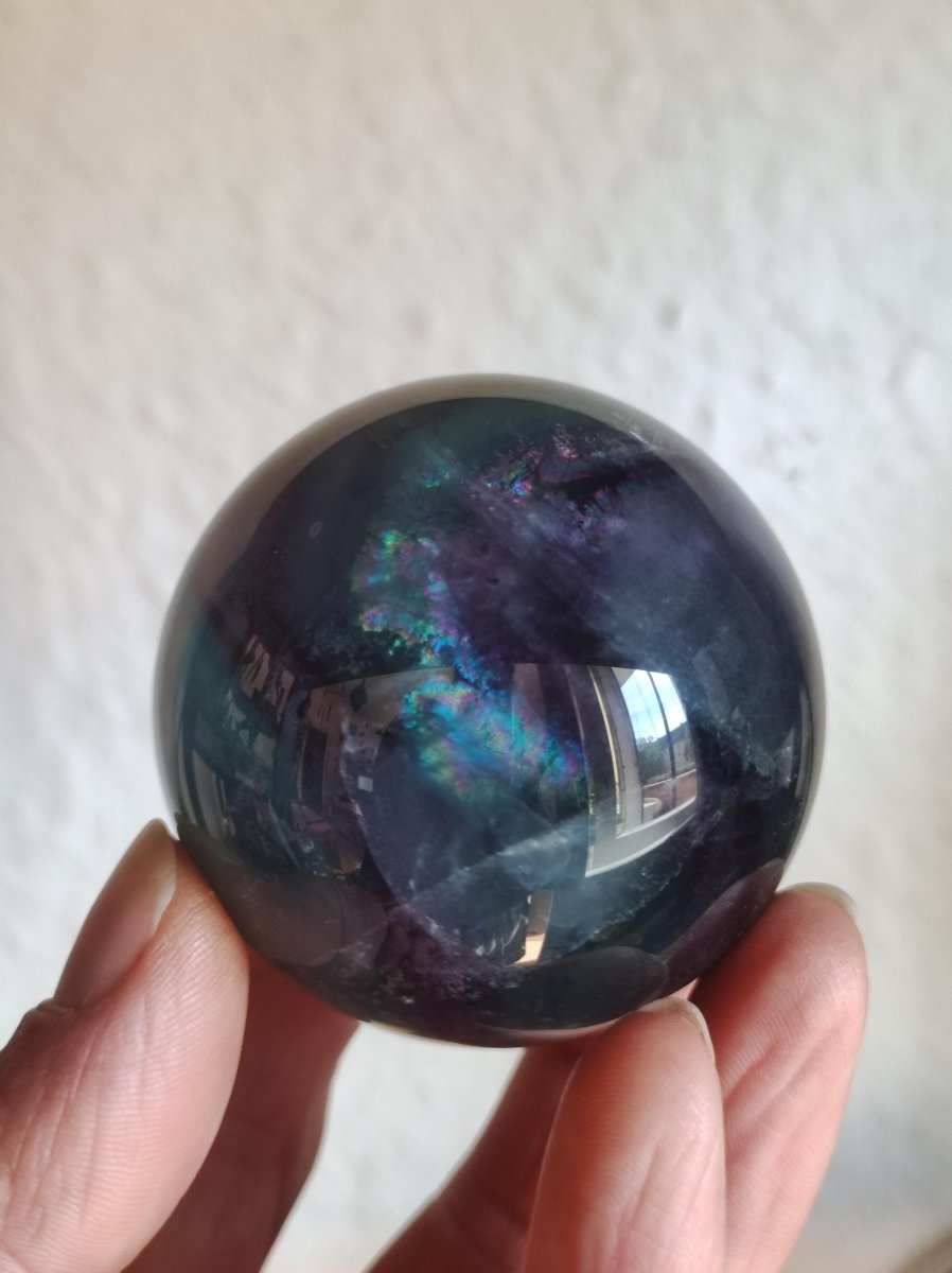 Fluorit Regenbogen Edelstein Kugel Deko Sphere Massage Kristall Spielkugel Meditation Heilstein Frau Mann Geschenk Er Sie Haus Energie Traum - Art of Nature Berlin