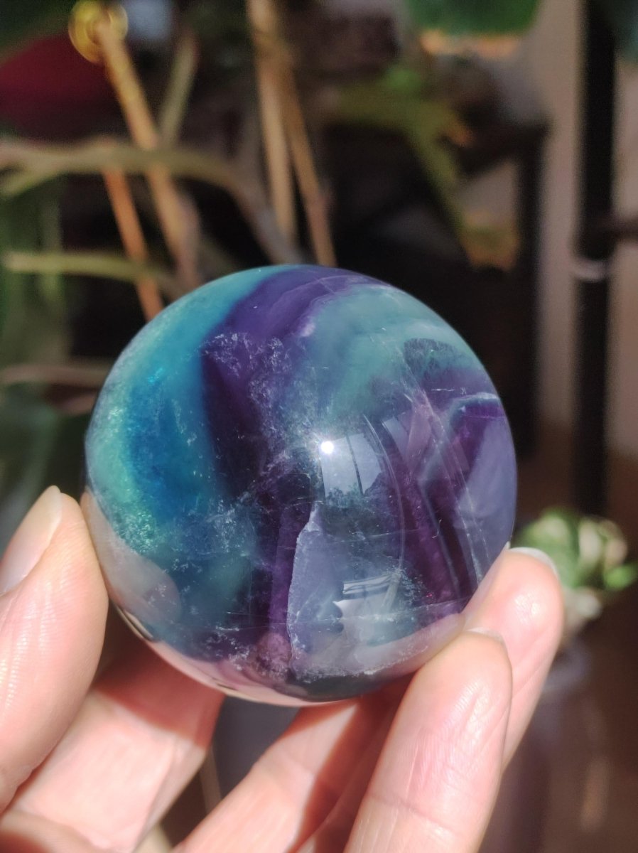 Fluorit Regenbogen Edelstein Kugel Deko Sphere Massage Kristall Spielkugel Meditation Heilstein Frau Mann Geschenk Er Sie Haus Energie Traum - Art of Nature Berlin