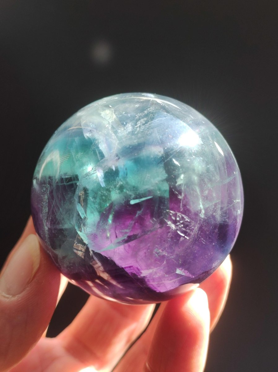 Fluorit Regenbogen Edelstein Kugel Deko Sphere Massage Kristall Spielkugel Meditation Heilstein Frau Mann Geschenk Er Sie Haus Energie Traum - Art of Nature Berlin