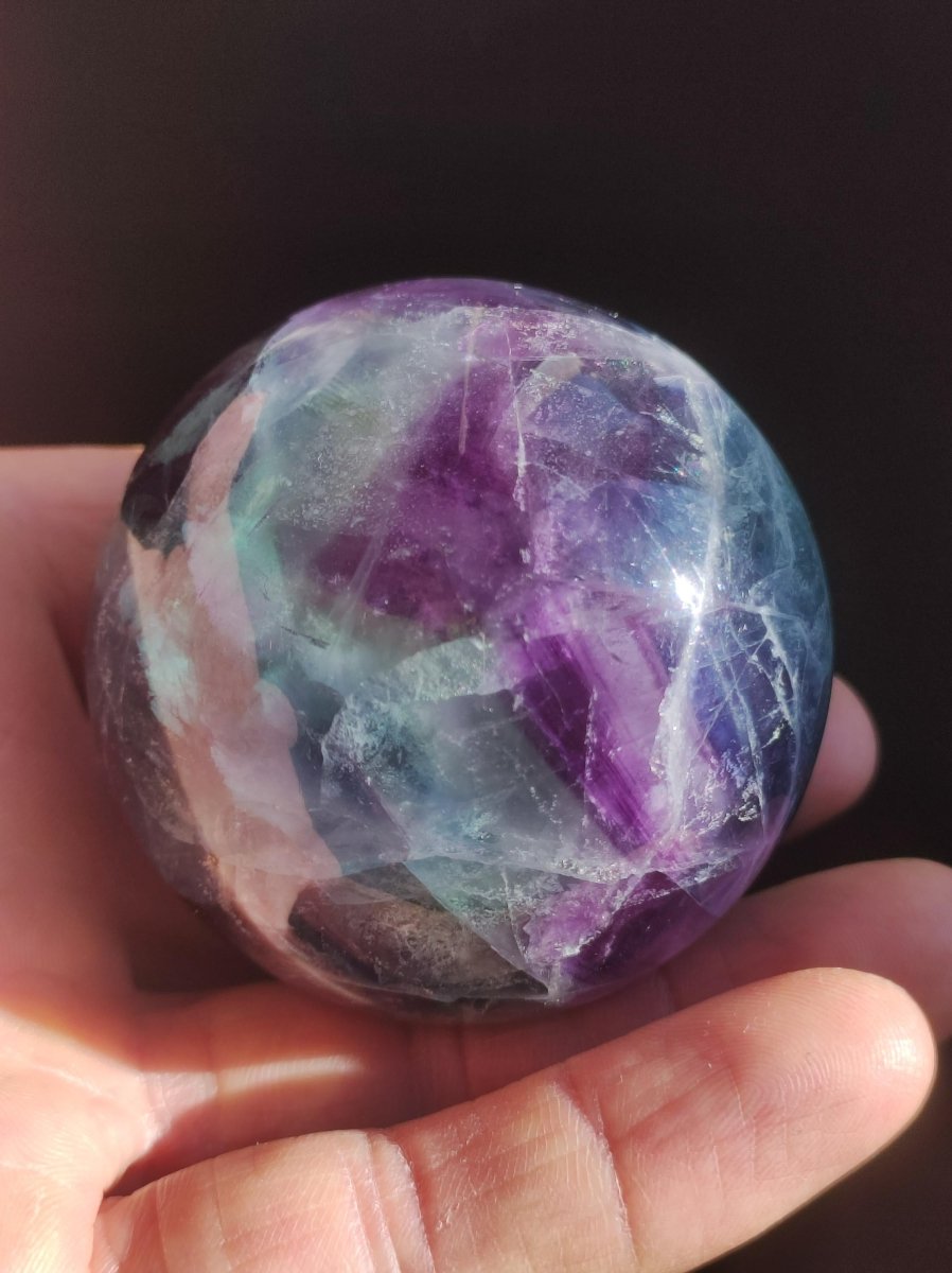 Fluorit Regenbogen Edelstein Kugel Deko Sphere Massage Kristall Spielkugel Meditation Heilstein Frau Mann Geschenk Er Sie Haus Energie Traum - Art of Nature Berlin