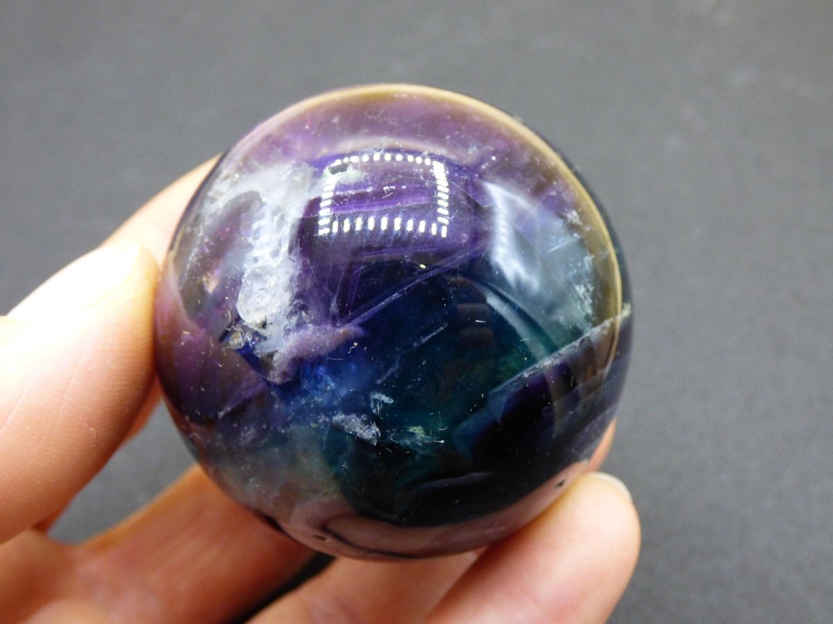 Fluorit Regenbogen Edelstein Kugel Deko Sphere Massage Kristall Spielkugel Meditation Heilstein Frau Mann Geschenk Er Sie Haus Energie Traum - Art of Nature Berlin