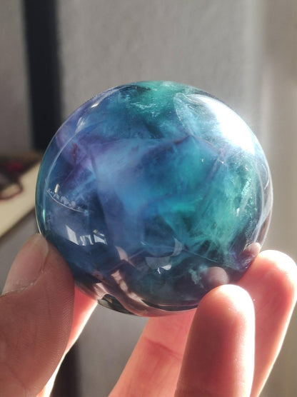 Fluorit Regenbogen Edelstein Kugel Deko Sphere Massage Kristall Spielkugel Meditation Heilstein Frau Mann Geschenk Er Sie Haus Energie Traum - Art of Nature Berlin