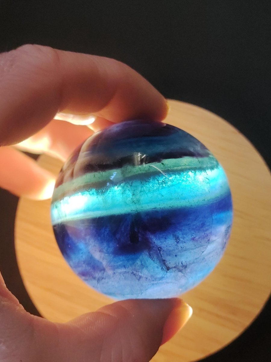 Fluorit Regenbogen Edelstein Kugel Deko Sphere Massage Kristall Spielkugel Meditation Heilstein Frau Mann Geschenk Er Sie Haus Energie Traum - Art of Nature Berlin