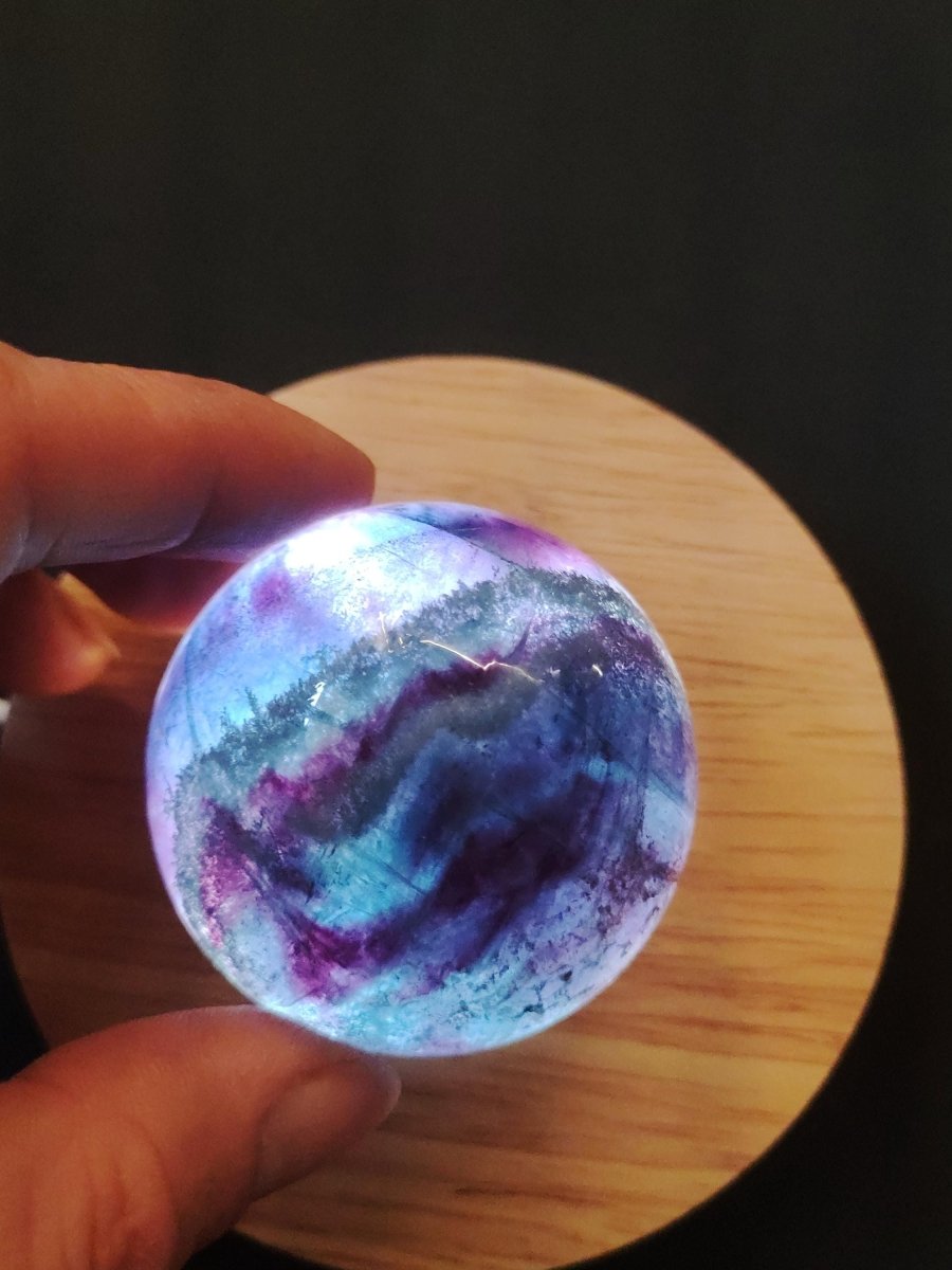 Fluorit Regenbogen Edelstein Kugel Deko Sphere Massage Kristall Spielkugel Meditation Heilstein Frau Mann Geschenk Er Sie Haus Energie Traum - Art of Nature Berlin