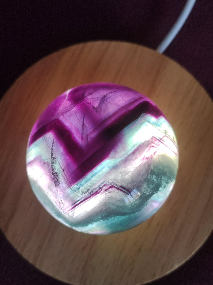 Fluorit Regenbogen Edelstein Kugel Deko Sphere Massage Kristall Spielkugel Meditation Heilstein Frau Mann Geschenk Er Sie Haus Energie Traum - Art of Nature Berlin