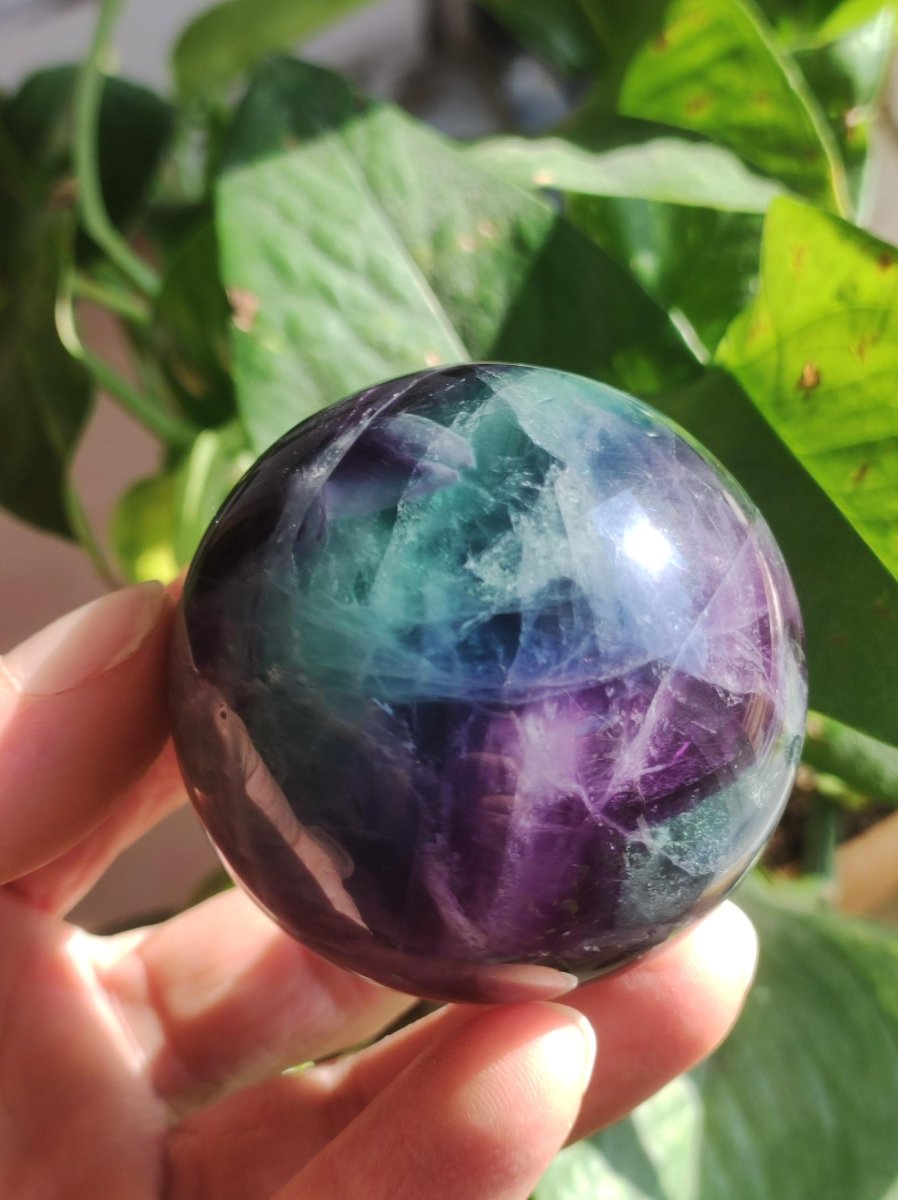 Fluorit Regenbogen Edelstein Kugel Deko Sphere Massage Kristall Spielkugel Meditation Heilstein Frau Mann Geschenk Er Sie Haus Energie Traum - Art of Nature Berlin