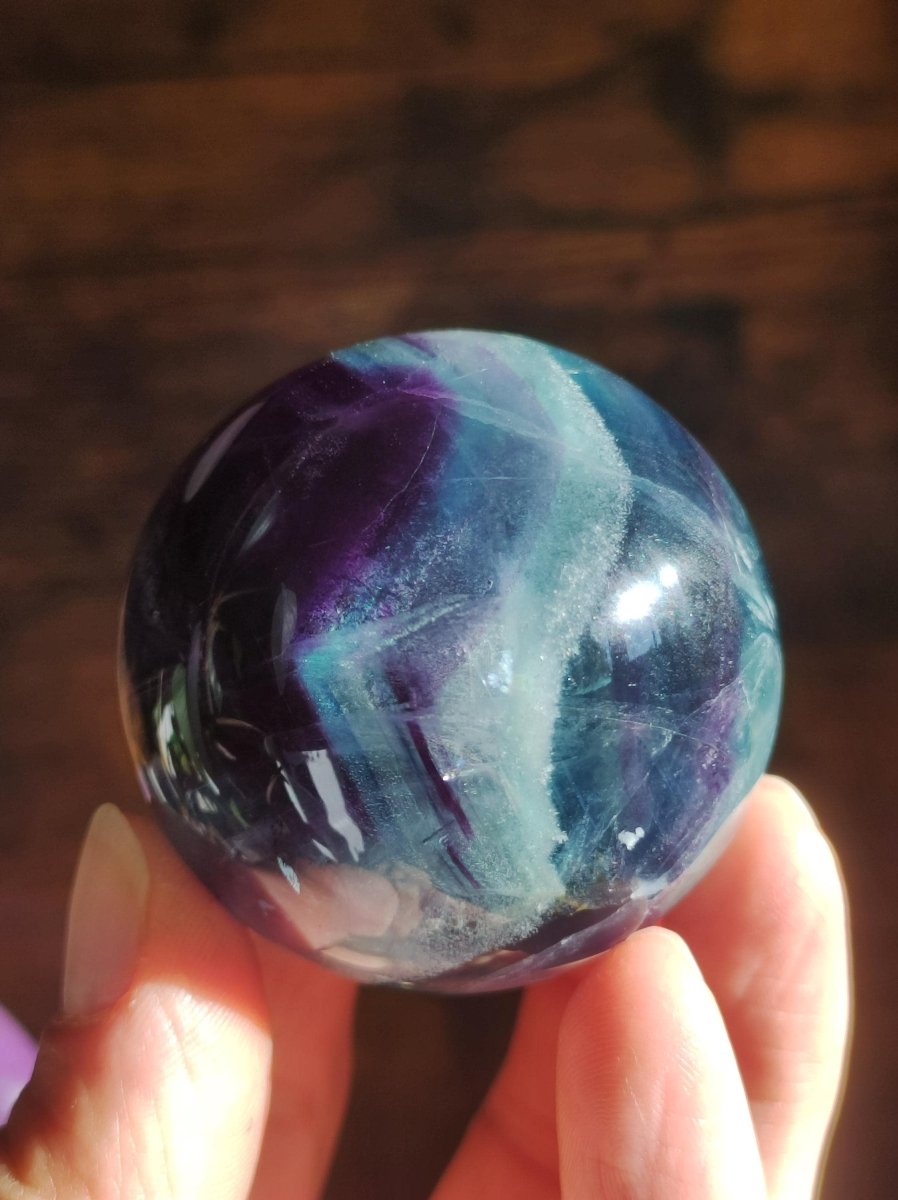 Fluorit Regenbogen Edelstein Kugel Deko Sphere Massage Kristall Spielkugel Meditation Heilstein Frau Mann Geschenk Er Sie Haus Energie Traum - Art of Nature Berlin