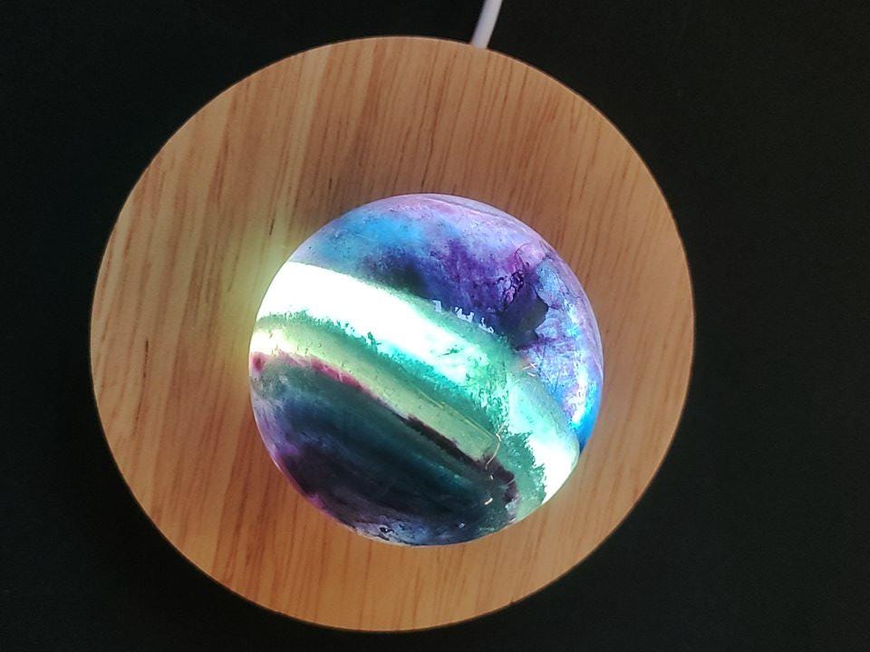 Fluorit Regenbogen Edelstein Kugel Deko Sphere Massage Kristall Spielkugel Meditation Heilstein Frau Mann Geschenk Er Sie Haus Energie Traum - Art of Nature Berlin