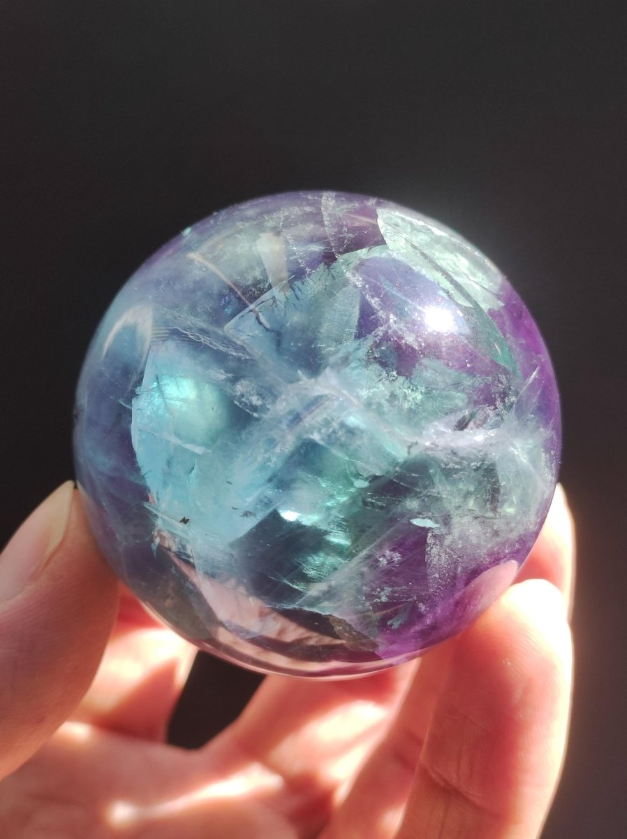 Fluorit Regenbogen Edelstein Kugel Deko Sphere Massage Kristall Spielkugel Meditation Heilstein Frau Mann Geschenk Er Sie Haus Energie Traum - Art of Nature Berlin