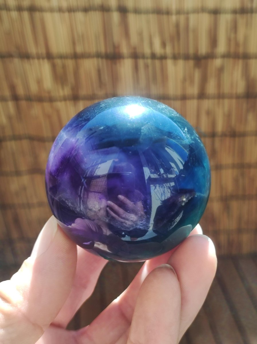 Fluorit Regenbogen Edelstein Kugel Deko Sphere Massage Kristall Spielkugel Meditation Heilstein Frau Mann Geschenk Er Sie Haus Energie Traum - Art of Nature Berlin