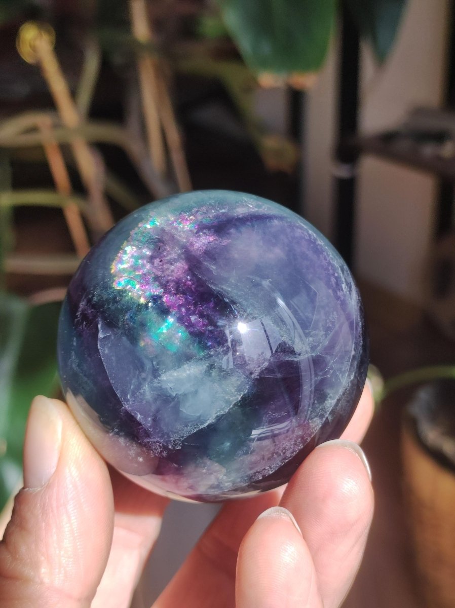 Fluorit Regenbogen Edelstein Kugel Deko Sphere Massage Kristall Spielkugel Meditation Heilstein Frau Mann Geschenk Er Sie Haus Energie Traum - Art of Nature Berlin