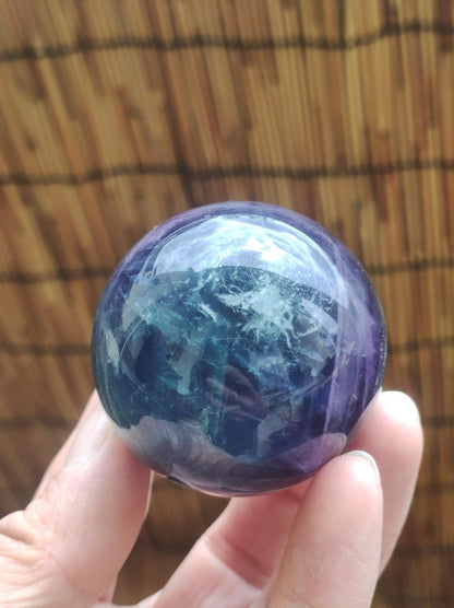 Fluorit Regenbogen Edelstein Kugel Deko Sphere Massage Kristall Spielkugel Meditation Heilstein Frau Mann Geschenk Er Sie Haus Energie Traum - Art of Nature Berlin