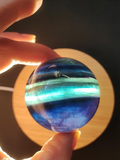 Fluorit Regenbogen Edelstein Kugel Deko Sphere Massage Kristall Spielkugel Meditation Heilstein Frau Mann Geschenk Er Sie Haus Energie Traum - Art of Nature Berlin