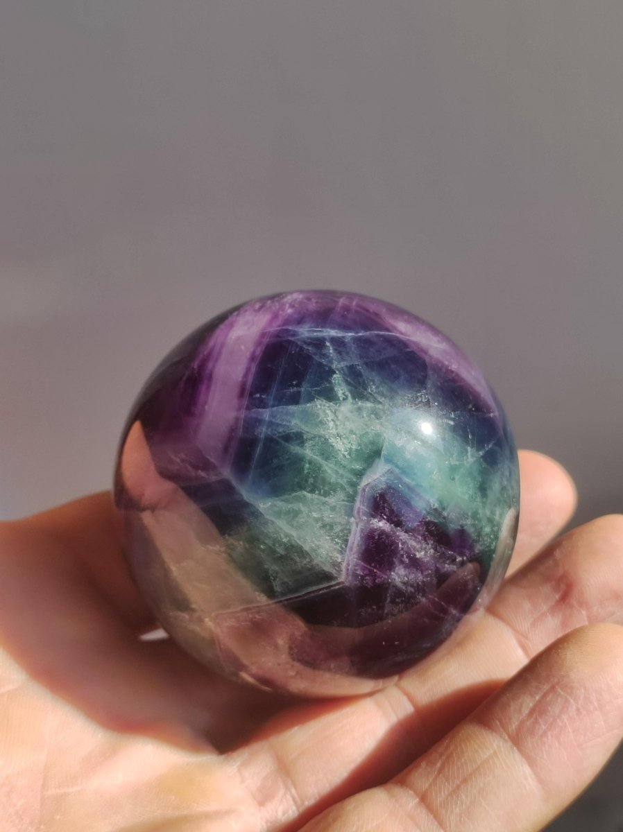 Fluorit Regenbogen Edelstein Kugel Deko Sphere Massage Kristall Spielkugel Meditation Heilstein Frau Mann Geschenk Er Sie Haus Energie Traum - Art of Nature Berlin