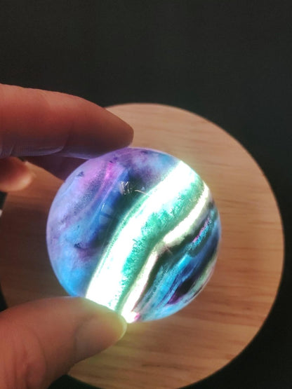 Fluorit Regenbogen Edelstein Kugel Deko Sphere Massage Kristall Spielkugel Meditation Heilstein Frau Mann Geschenk Er Sie Haus Energie Traum - Art of Nature Berlin
