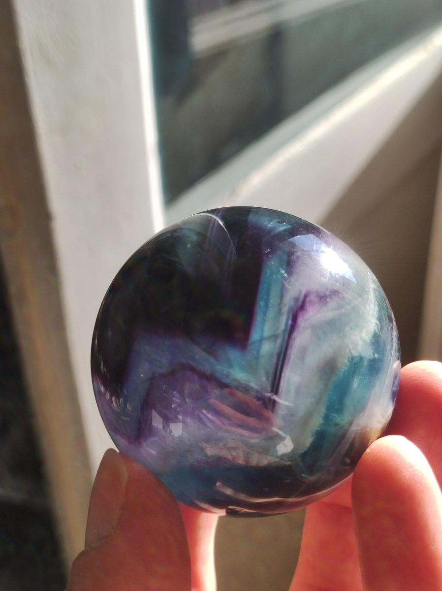 Fluorit Regenbogen Edelstein Kugel Deko Sphere Massage Kristall Spielkugel Meditation Heilstein Frau Mann Geschenk Er Sie Haus Energie Traum - Art of Nature Berlin