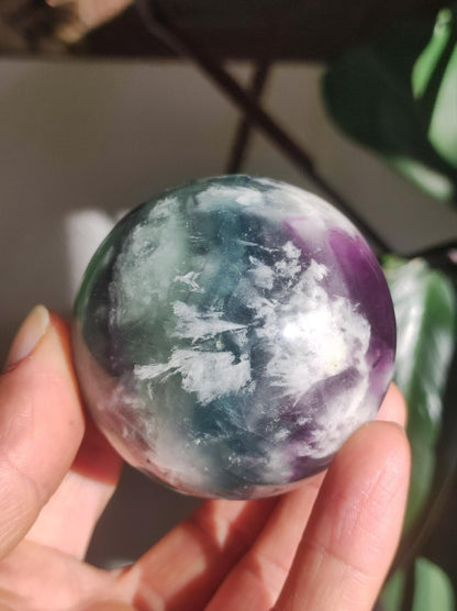 Fluorit Snowflake Edelstein Kugel Deko Sphere Massage Kristall Spielkugel Meditation Heilstein Frau Mann Geschenk Er Sie Haus Energie Traum - Art of Nature Berlin