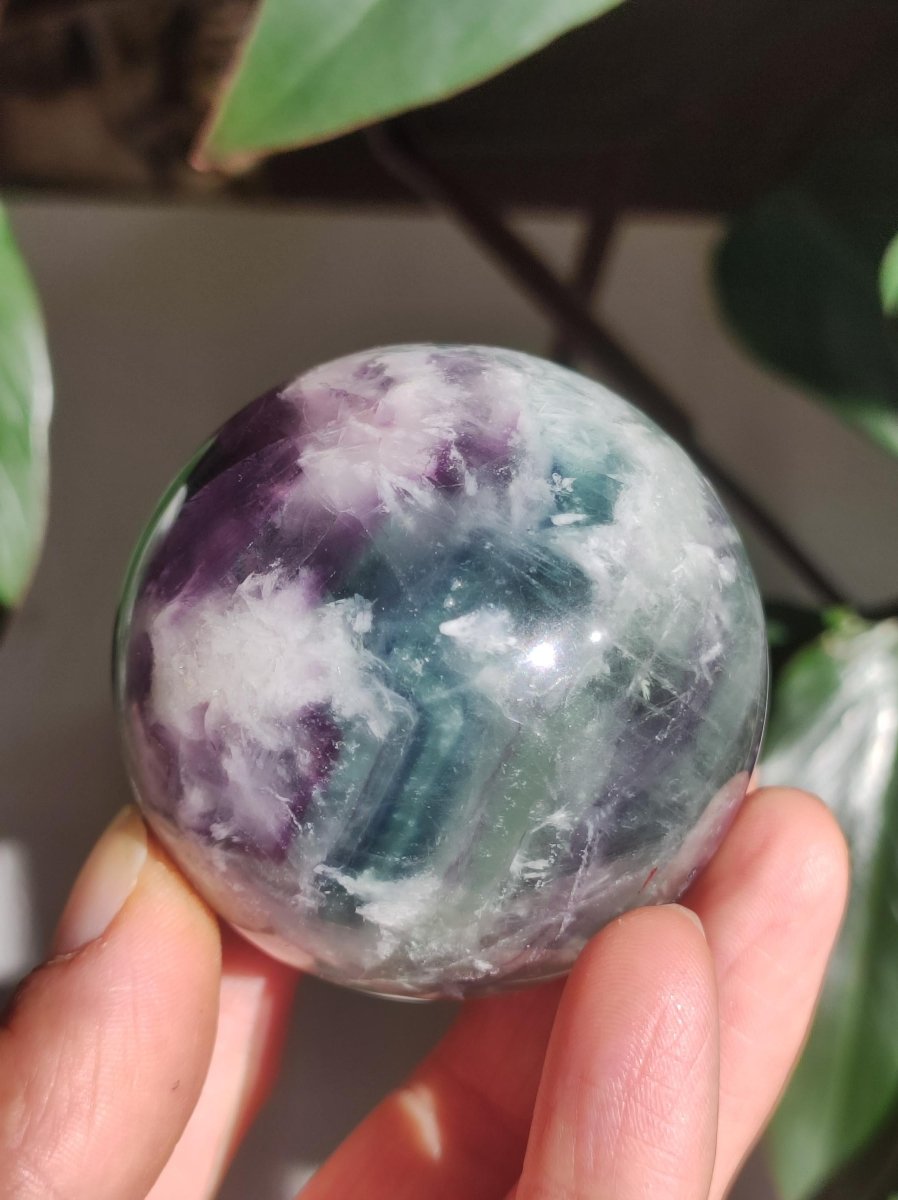 Fluorit Snowflake Edelstein Kugel Deko Sphere Massage Kristall Spielkugel Meditation Heilstein Frau Mann Geschenk Er Sie Haus Energie Traum - Art of Nature Berlin