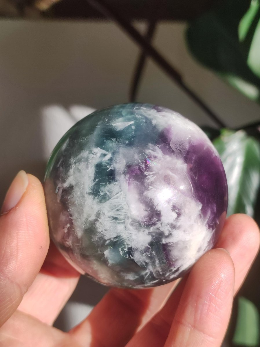 Fluorit Snowflake Edelstein Kugel Deko Sphere Massage Kristall Spielkugel Meditation Heilstein Frau Mann Geschenk Er Sie Haus Energie Traum - Art of Nature Berlin