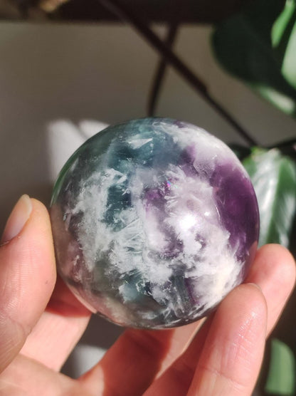 Fluorit Snowflake Edelstein Kugel Deko Sphere Massage Kristall Spielkugel Meditation Heilstein Frau Mann Geschenk Er Sie Haus Energie Traum - Art of Nature Berlin