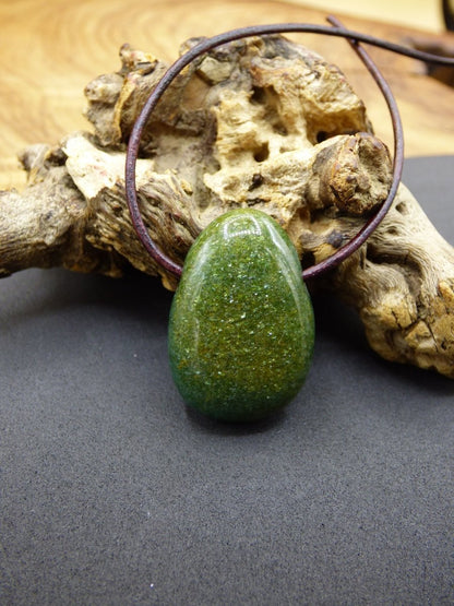 Fuchsit ~ Edelstein Kette grün Natur HIPPIE GOA Boho Ethno Nature Heilstein Kristalle Schmuck Anhänger Mann Frau Kind Geschenk Er Sie - Art of Nature Berlin